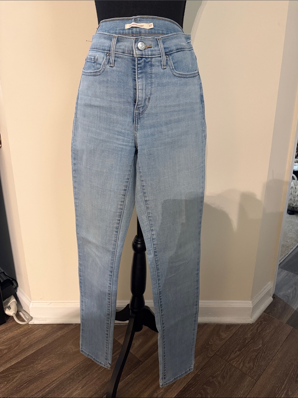 Levi's Red Tab 311 Shaping Skinny Leg Jeans Light Blue Wash Sz 27 EUC
